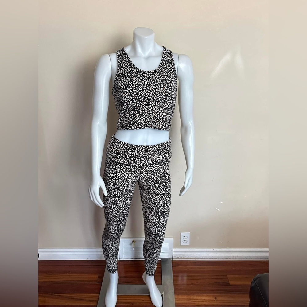 LA + Image - Leopard print 2 piece work out leggings & longline sports bra/tank.